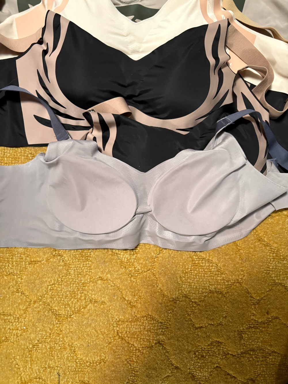 SHEIN Black, White, Gray & Olive Seamless Wireless Bra Set - Picture 2 of 2
